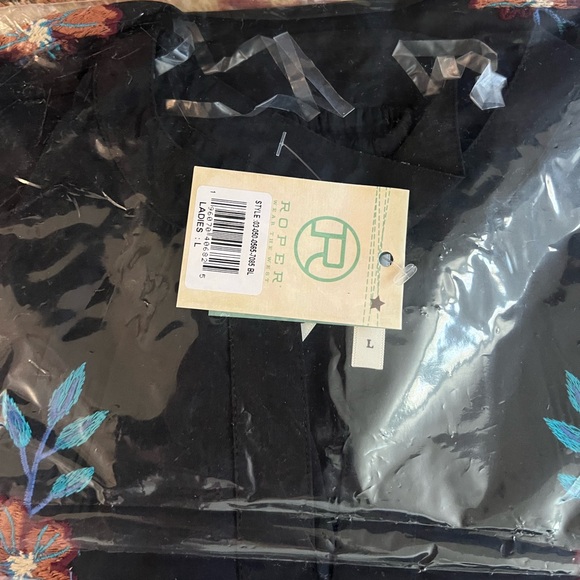 NWT In Packaging Roper Womens Split-V Floral Black Polyester L/S Blouse Sz Large - Picture 6 of 6